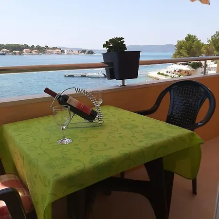 Nevena * Brodarica (Sibenik-Knin)