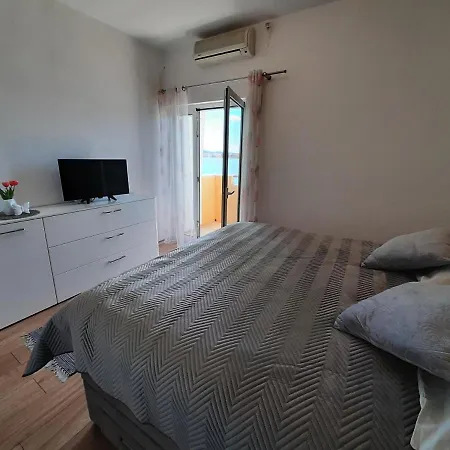 Nevena * Brodarica (Sibenik-Knin)