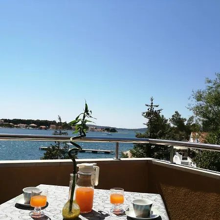 Nevena * Brodarica (Sibenik-Knin)