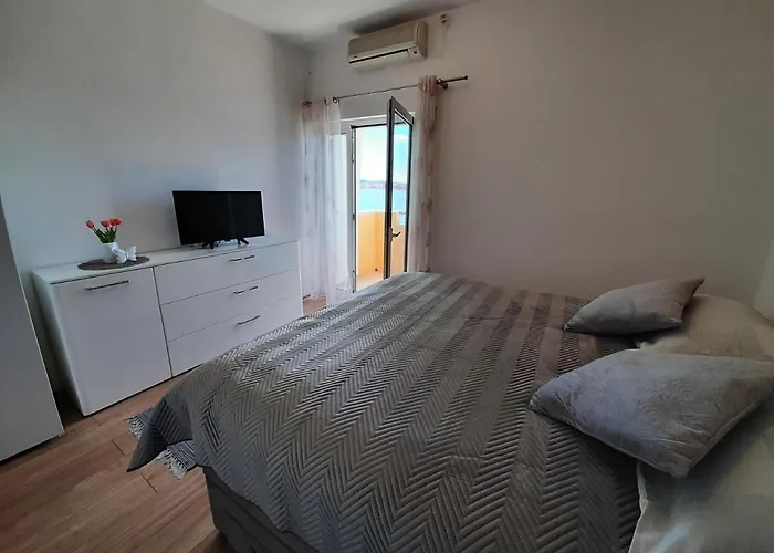 Nevena * Brodarica (Sibenik-Knin)