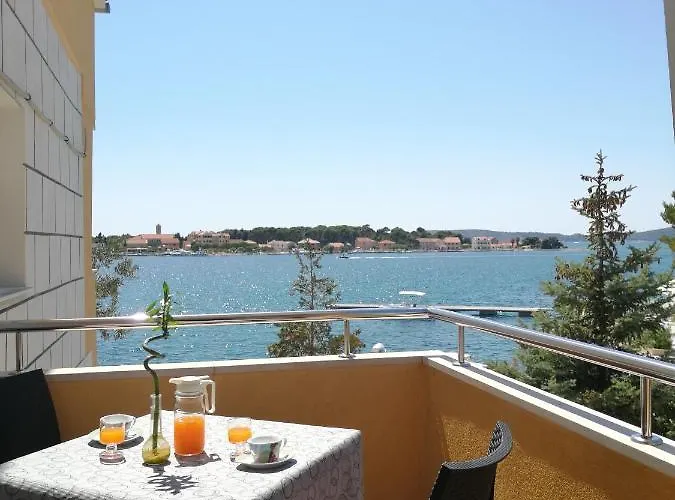 Nevena * Brodarica (Sibenik-Knin)