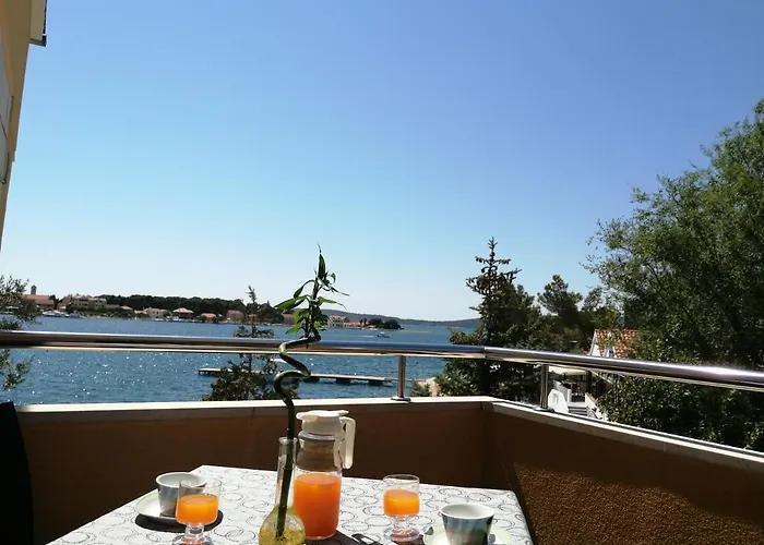 Nevena * Brodarica (Sibenik-Knin)